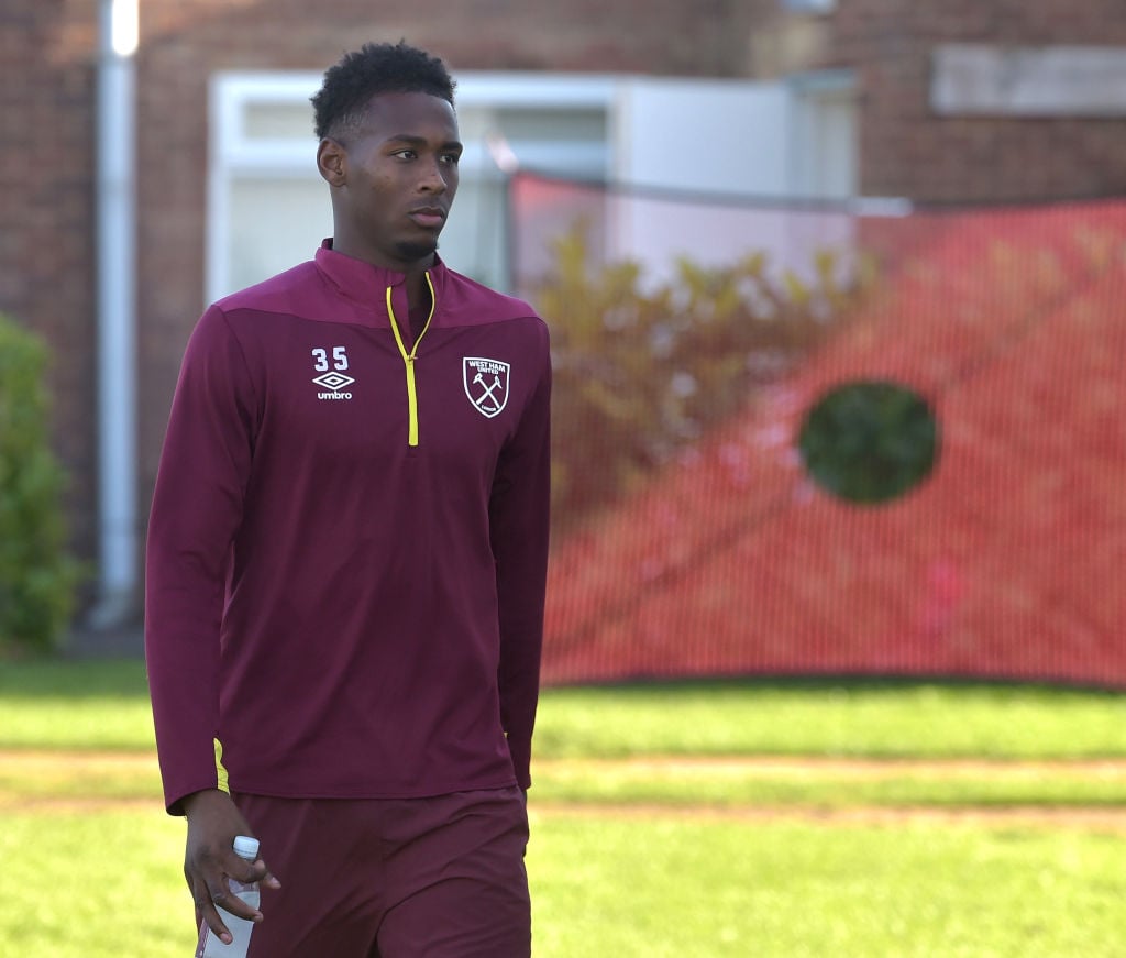 'Fall from grace' - West Ham fans react as young Hammer Reece Oxford endures nightmare afternoon for Augsburg
