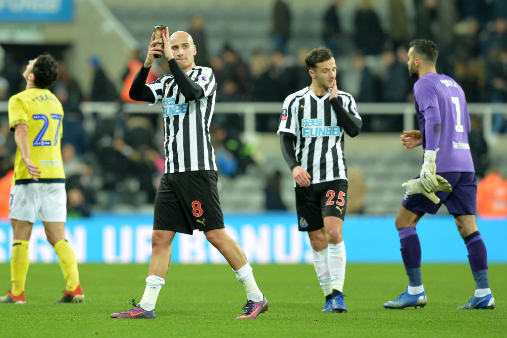 Newcastle midfielder Jonjo Shelvey not for sale amid West Ham links - report