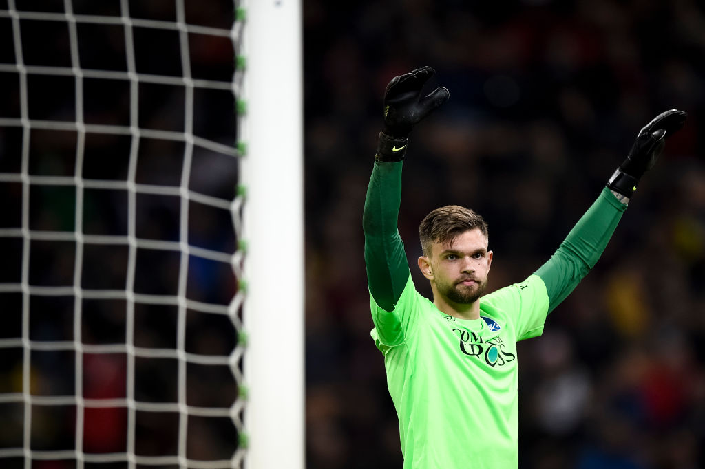 Report: West Ham scout goalkeeper Bartlomiej Dragowski with Adrian expected to depart