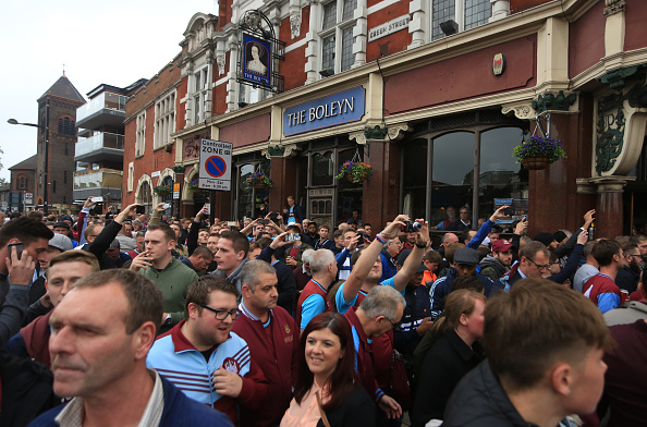 Pictures show amazing West Ham theme inside famous Boleyn pub after ...