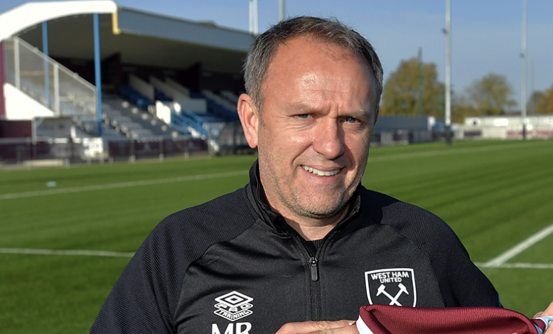 West Ham under-23 boss Mark Robson blown away by 'outstanding' young Hammers duo