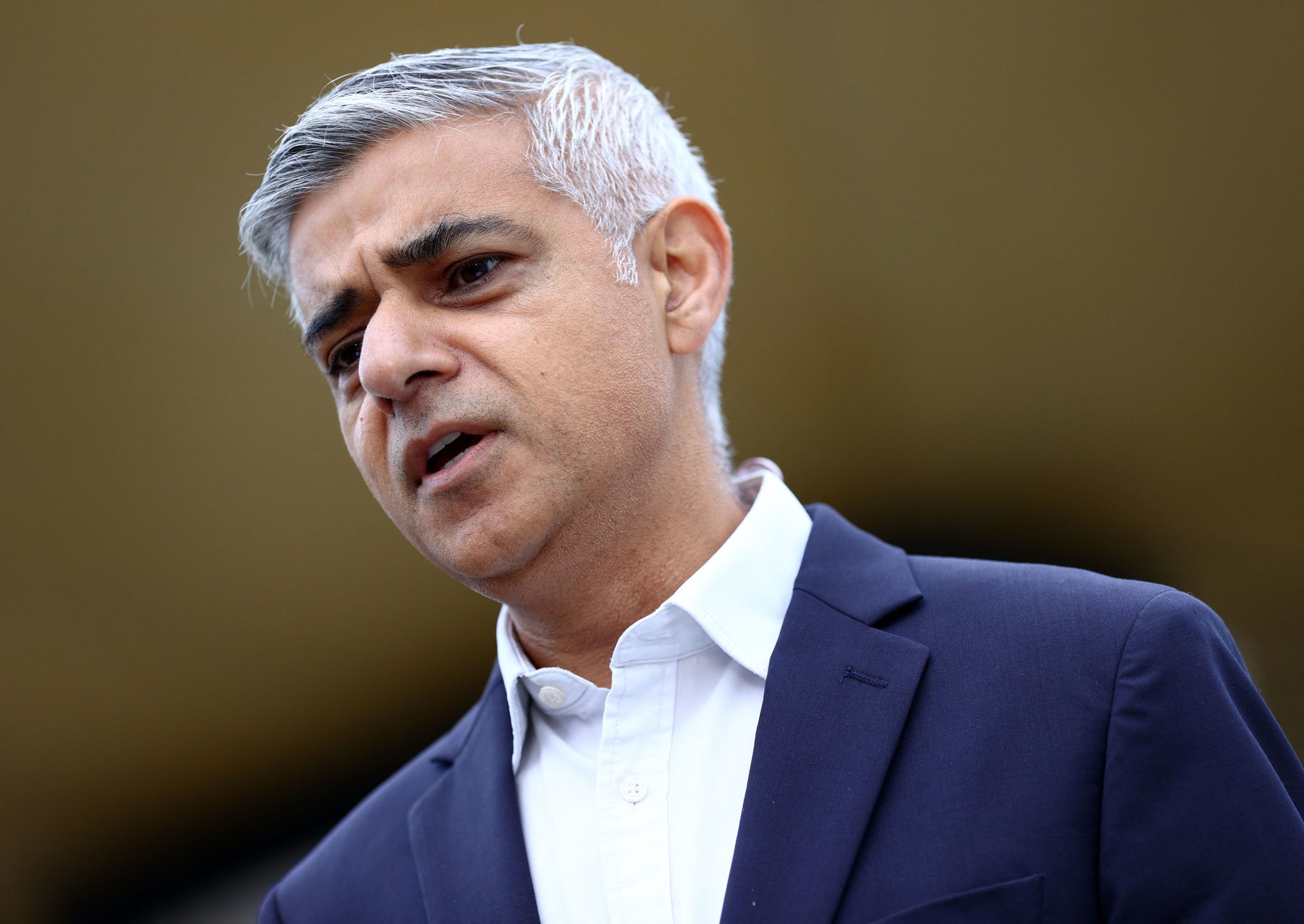 London Mayor Sadiq Khan weighs in on West Ham and David Moyes over Kurt Zouma decision