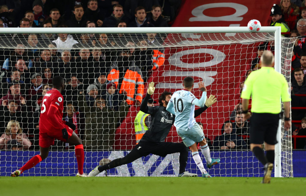 Shocking Manuel Lanzini miss as West Ham were unlucky to lose to Liverpool