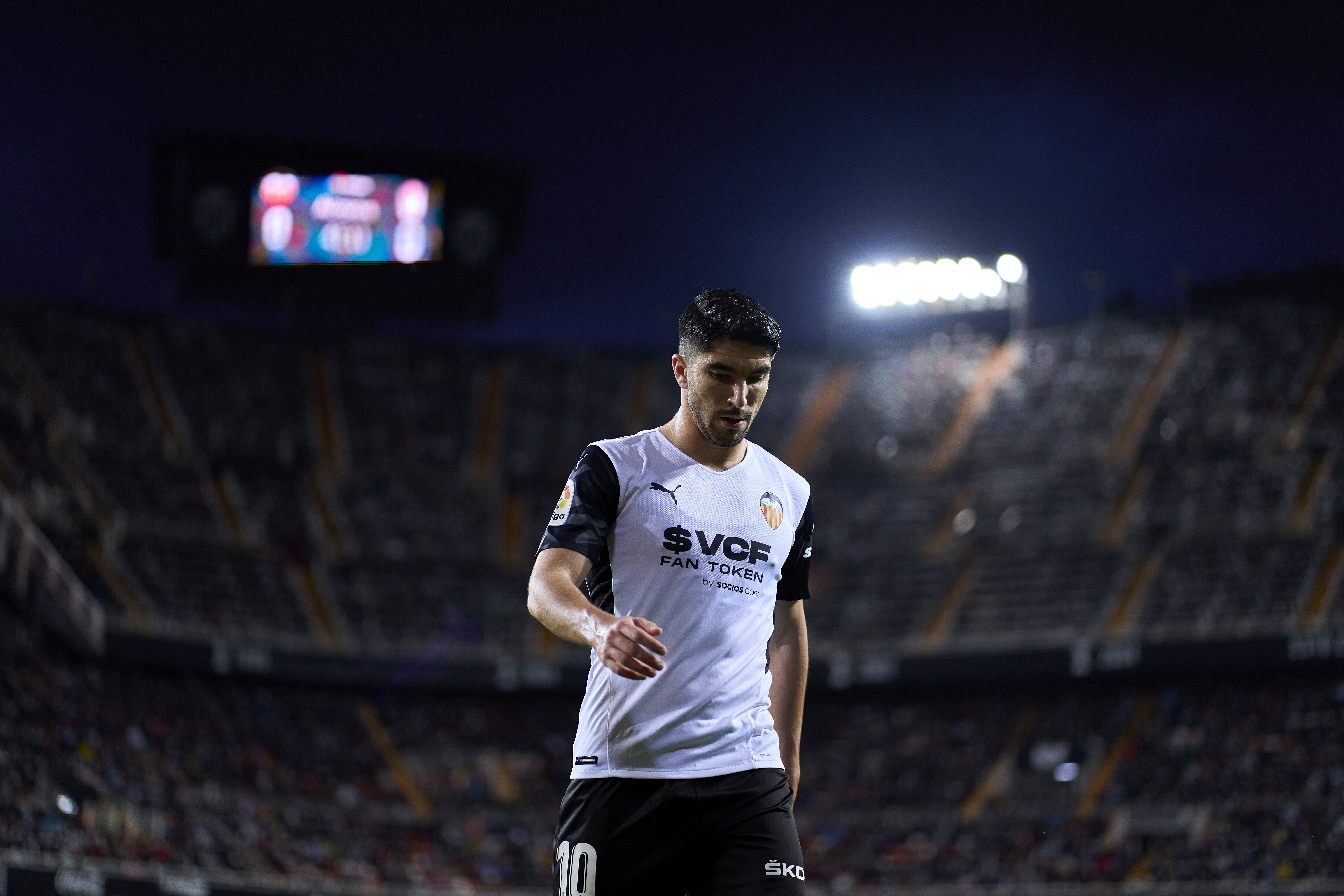 Report makes bold claim about West Ham potentially signing £30 million Valencia ace Carlos Soler