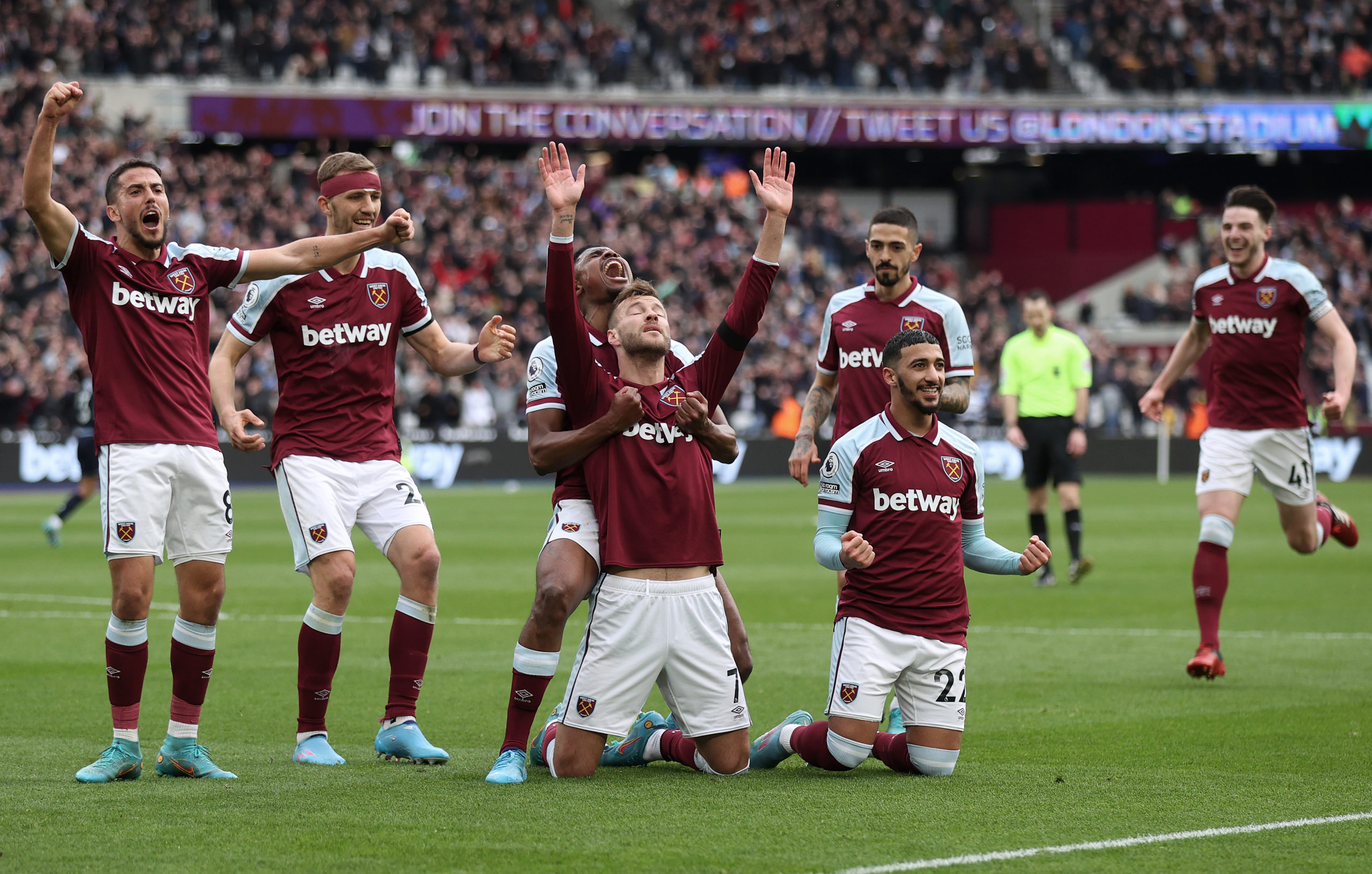 West Ham United vs Aston Villa - Andriy Yarmolenko celebrates