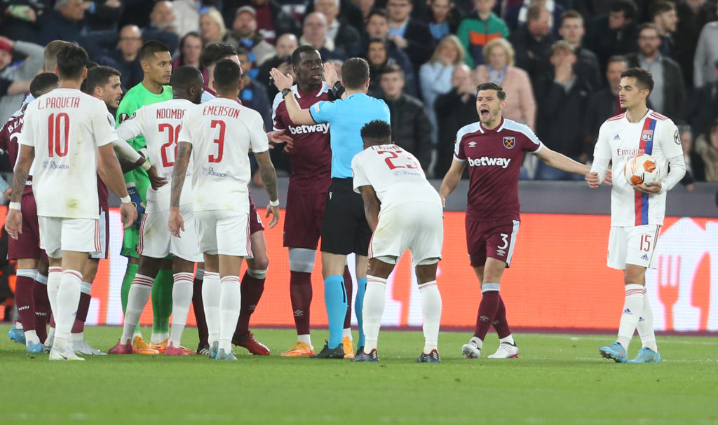 Aaron Cresswell was handed a ridiculous red card during West Ham vs Lyon