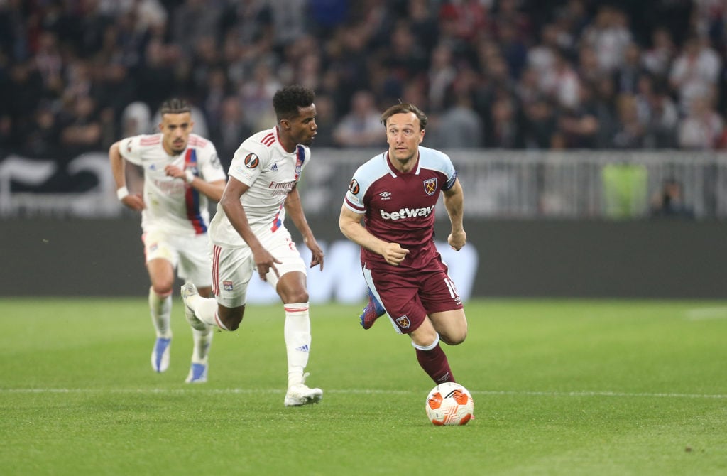 Mark Noble #16 of West Ham United warming up before the game Stock Photo -  Alamy