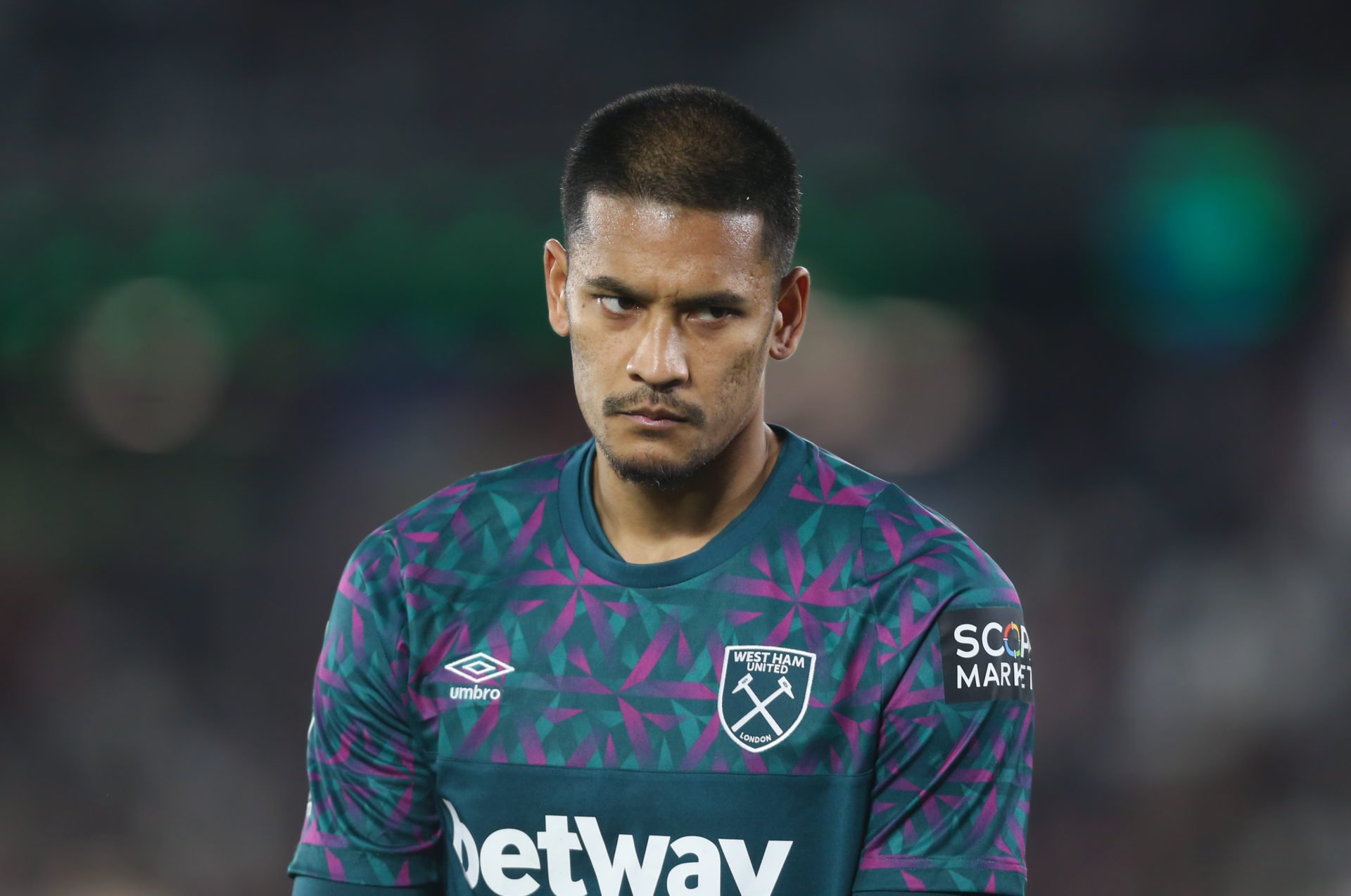 West Ham coach suggests Moyes has big dilemma with Areola after rumour