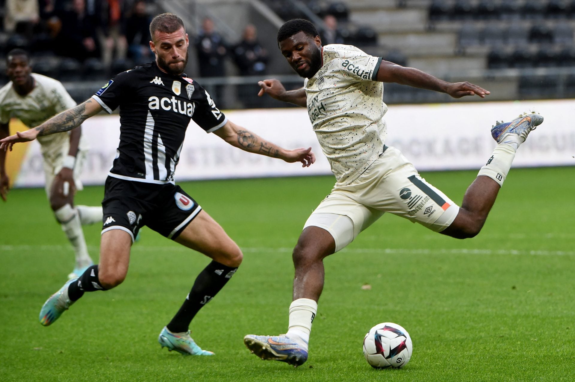 FBL-FRA-LIGUE1-ANGERS-LORIENT