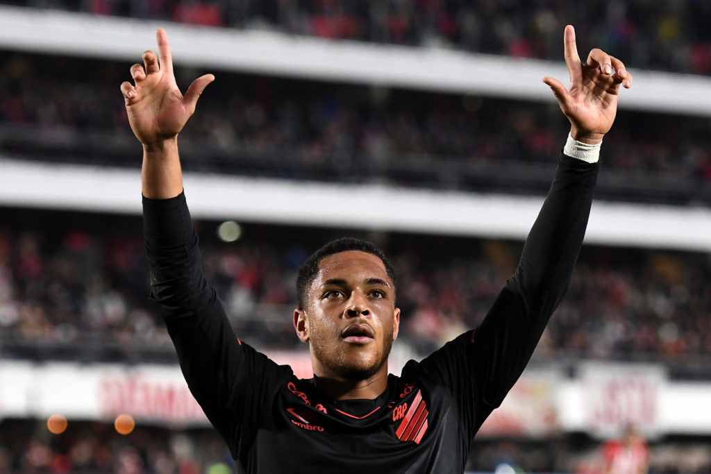 Vitor Roque celebrates with Estudiantes v Athletico Paranaense - Copa CONMEBOL Libertadores 2022