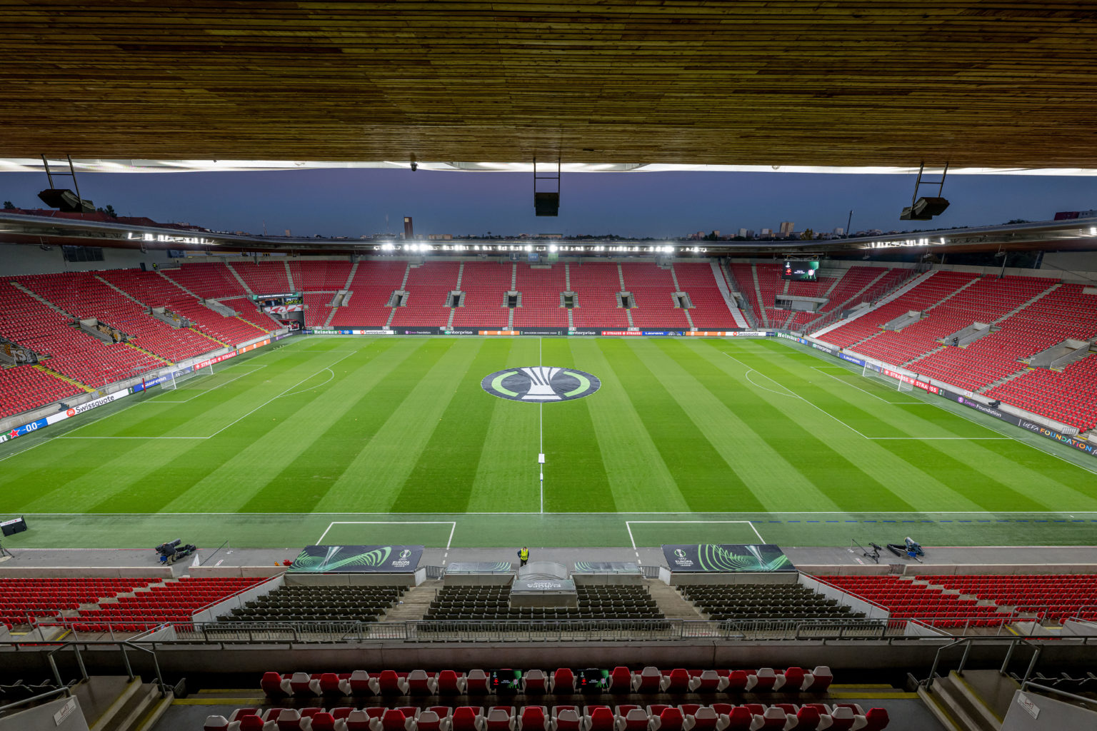 Fortuna arena. Фортуна Арена. Фортуна Арена Прага. Fortuna Arena Praha. Прага Фортуна Арена фото.