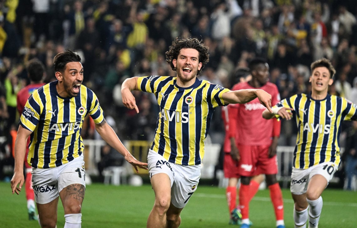 Report: West Ham are now in talks to sign 26-year-old right-back for £17 million