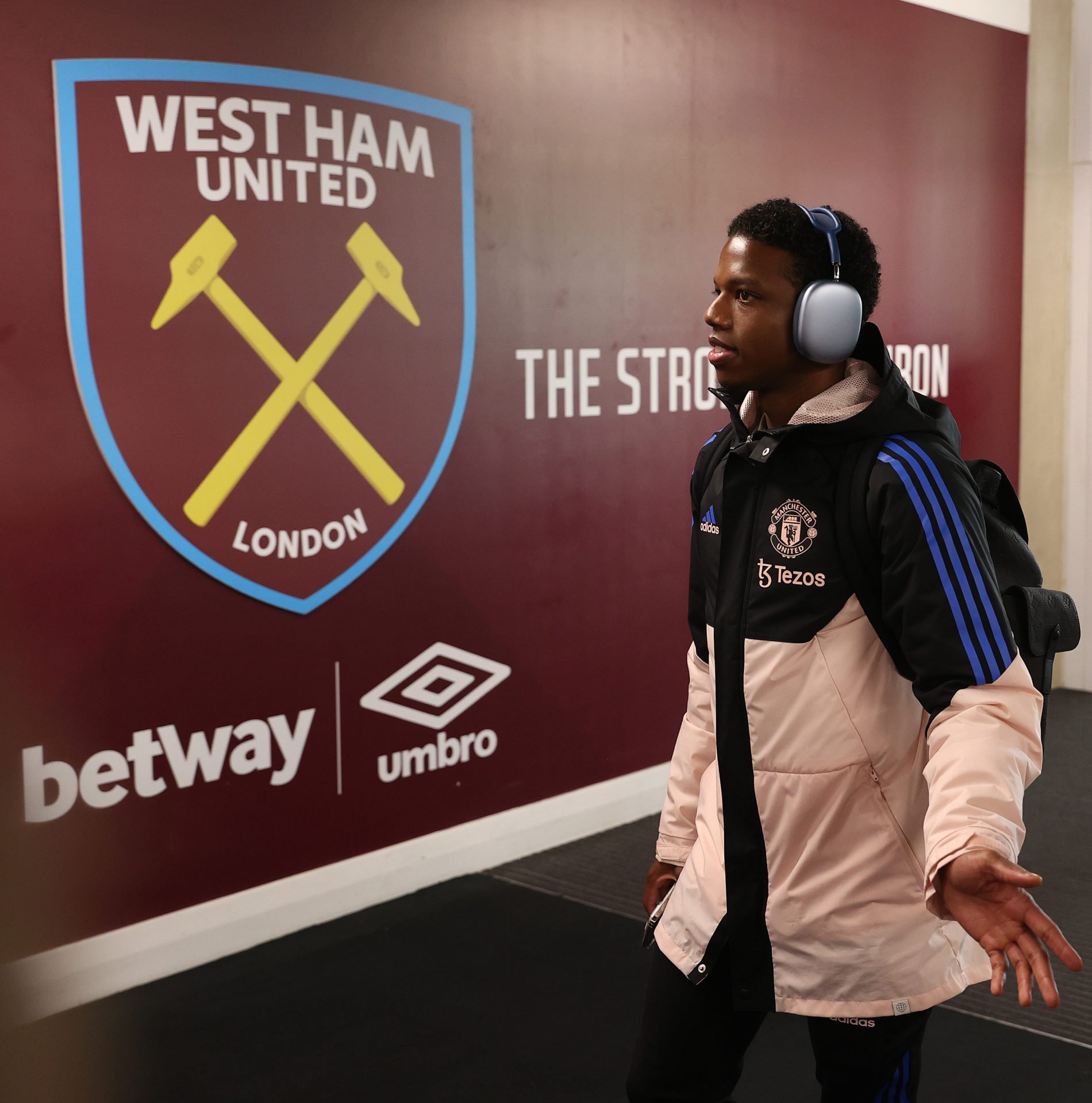 What Man United star did as he passed West Ham fans after being subbed was class