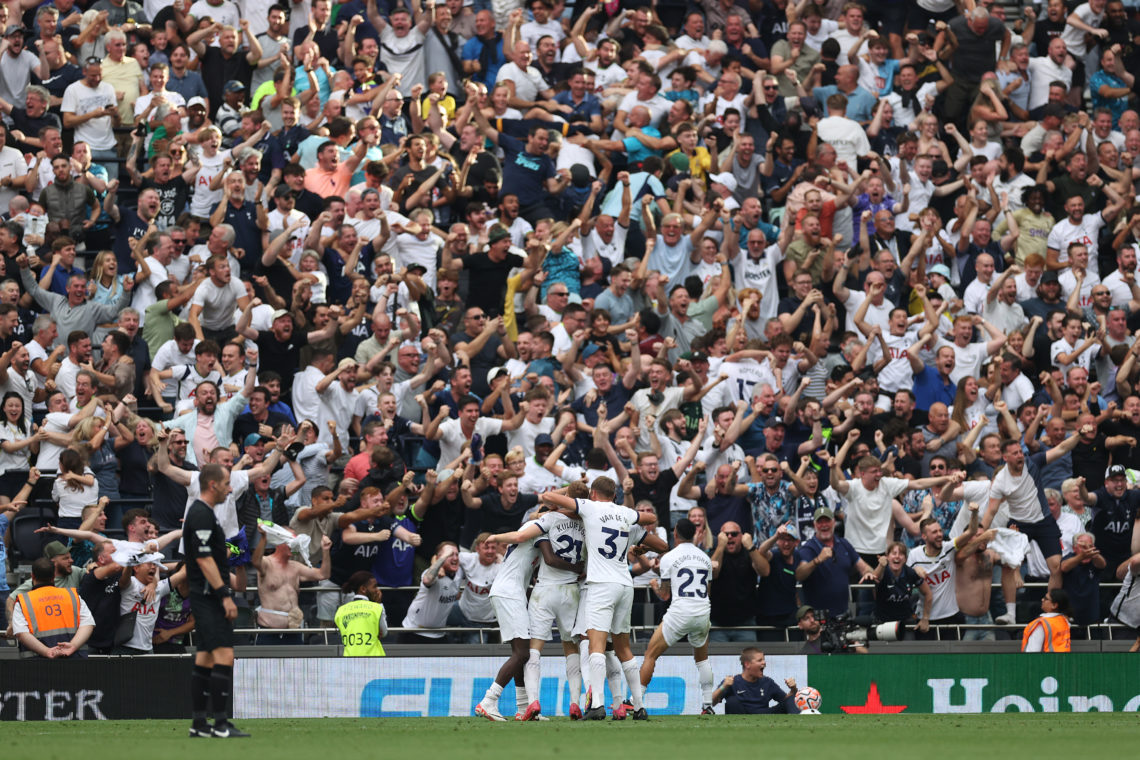 Tottenham fans pile in as Sheffield United manager and players