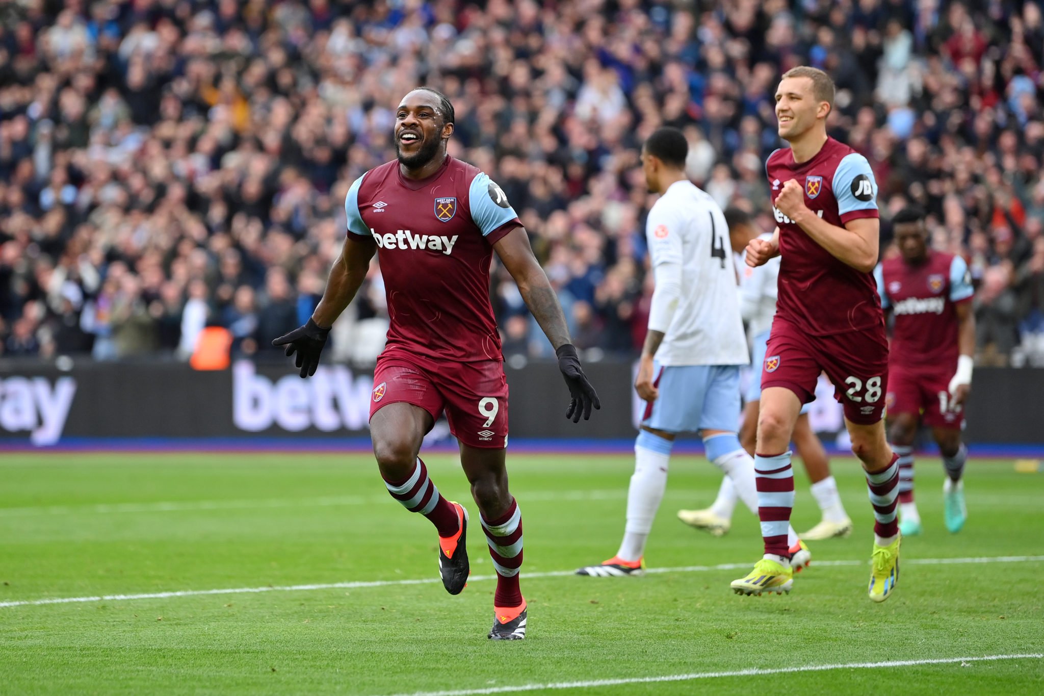 West Ham have Michail Antonio replacement lined up as David Moyes plots ...