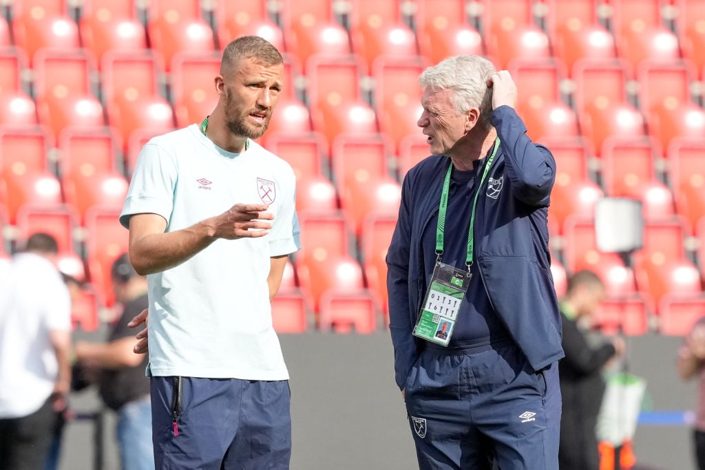 Tomas Soucek of West Ham United talks to David Moyes manager of West Ham United during the pitch inspection ahead UEFA Conference League final matc...