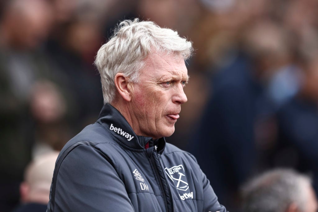 David Moyes, manager of West Ham United, is overseeing the Premier League match between West Ham United and Liverpool at the London Stadium in Stra...