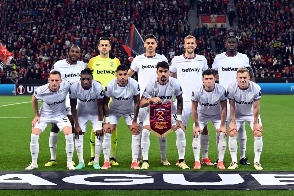 LEVERKUSEN - (back lr) Kurt Zouma of West Ham United FC, West Ham United FC goalkeeper Lukasz Fabianski, Konstantinos Mavropanos of West Ham United...