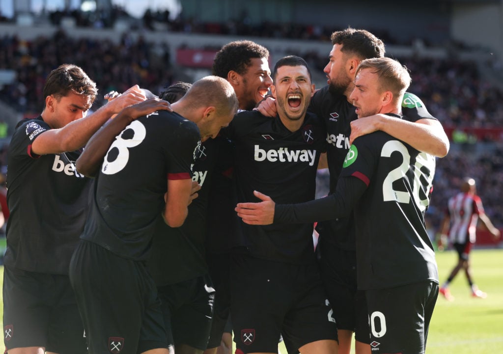 West Ham United's Tomas Soucek celebrates scoring his side's first goal with his team mates during the Premier League match between Brentford FC an...