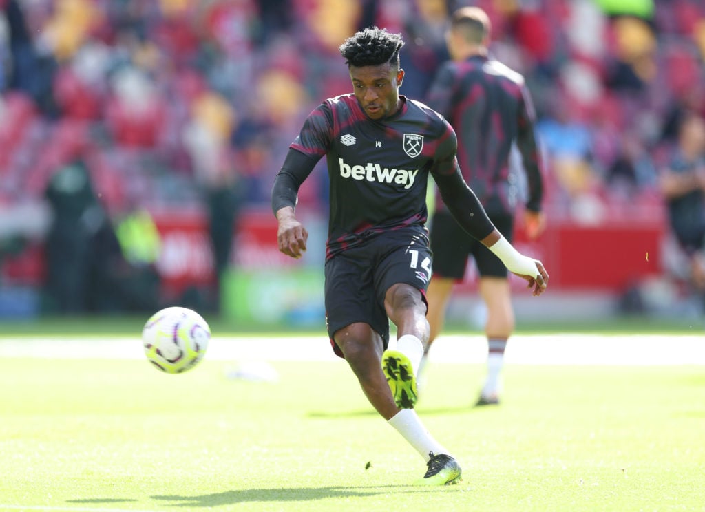 Mohammed Kudus of West Ham United warms up prior to the Premier League match between Brentford FC and West Ham United FC at Brentford Community Sta...