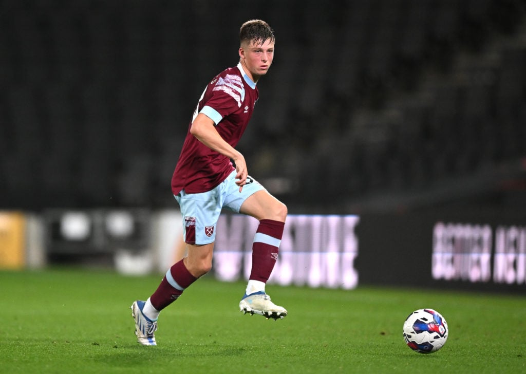 Ollie Scarles of West Ham United U21 passes the ball during the Papa John's Trophy match between Milton Keynes Dons and West Ham United U21 at Stad...