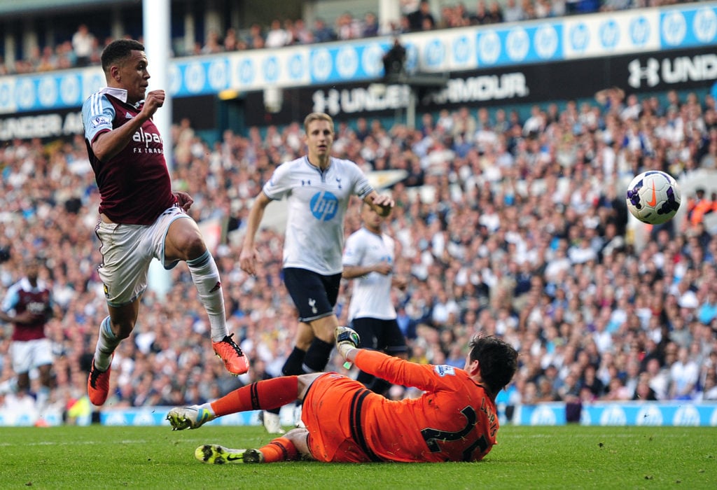 West Ham United's English midfielder Ravel Morrison (L) scores his team's third goal during the English Premier League football match between Totte...