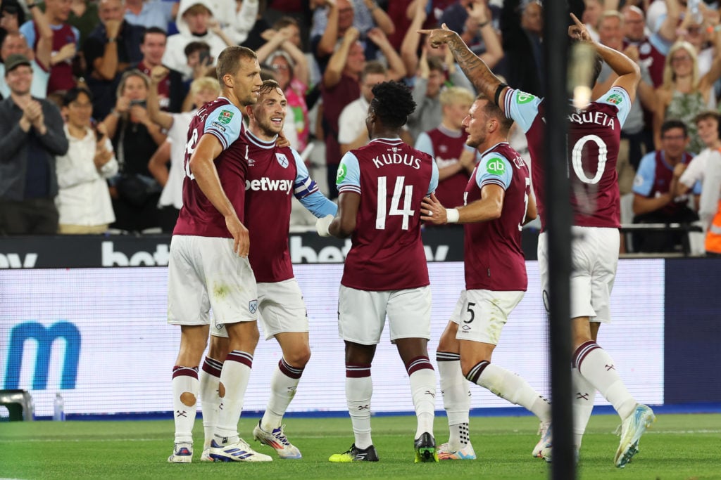 Jarrod Bowen of West Ham United celebrates scoring his team's first goal with teammates Mohammed Kudus, Vladimir Coufal and Tomas Soucek during the...