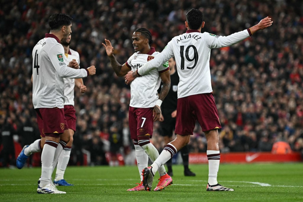 West Ham United's Spanish midfielder #04 Carlos Soler (L) West Ham United's Dutch striker #07 Crysencio Summerville (C) and West Ham United's Mexic...