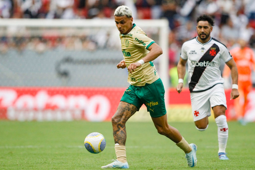 Richard Rios of Palmeiras runs with the ball during the match between Vasco da Gama and Palmeiras at Sao Januario Stadium on September 22, 2024 in ...