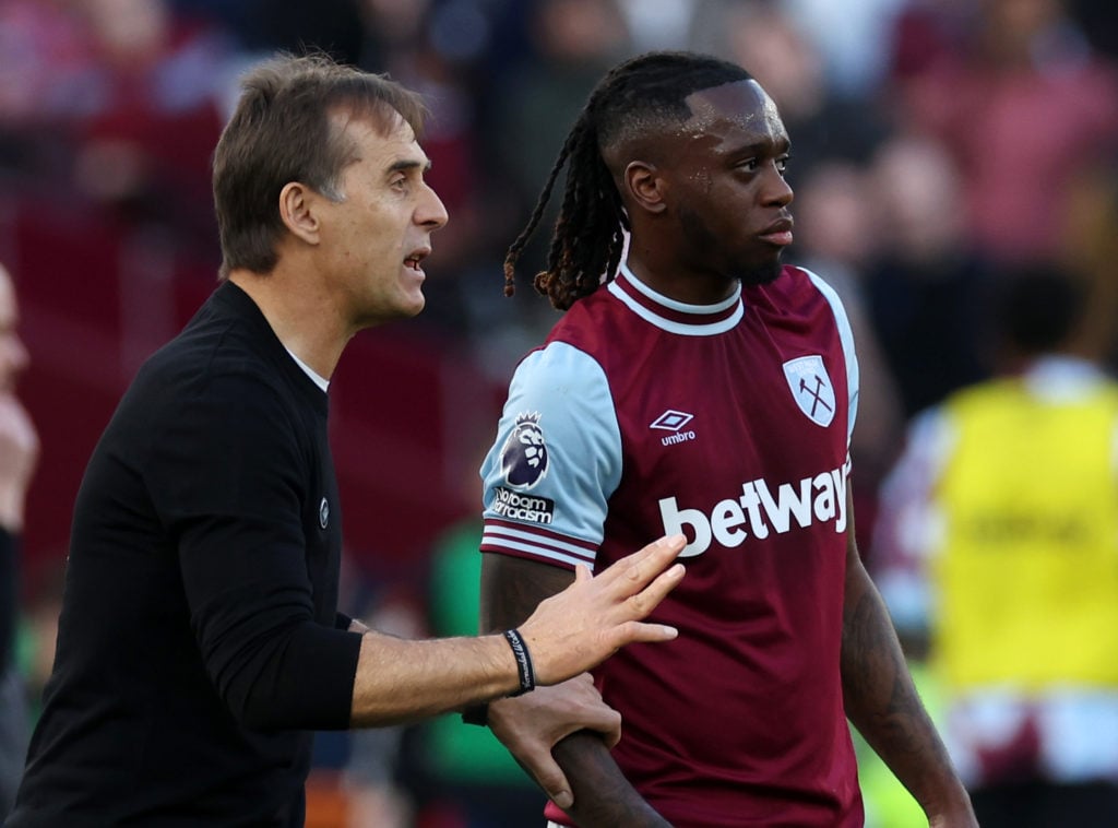 Julen Lopetegui, Manager talks to Aaron Wan-Bissaka of West Ham United FC during the Premier League match between West Ham United FC and Manchester...