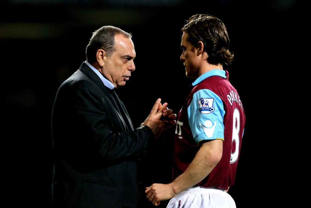 Avram Grant (L) the West Ham manager speaks with Scott Parker of West Ham during the Carling Cup Semi Final first leg match between West Ham United...