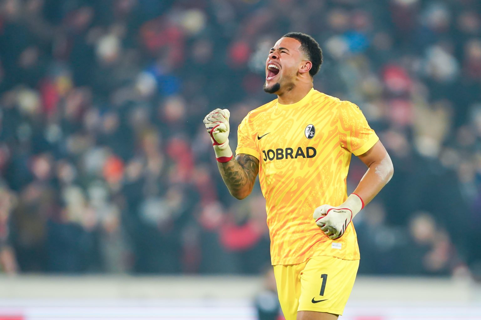 Freiburg shot stopper Noah Atubolu is another potential target for West Ham, according to Fabrizio Romano 