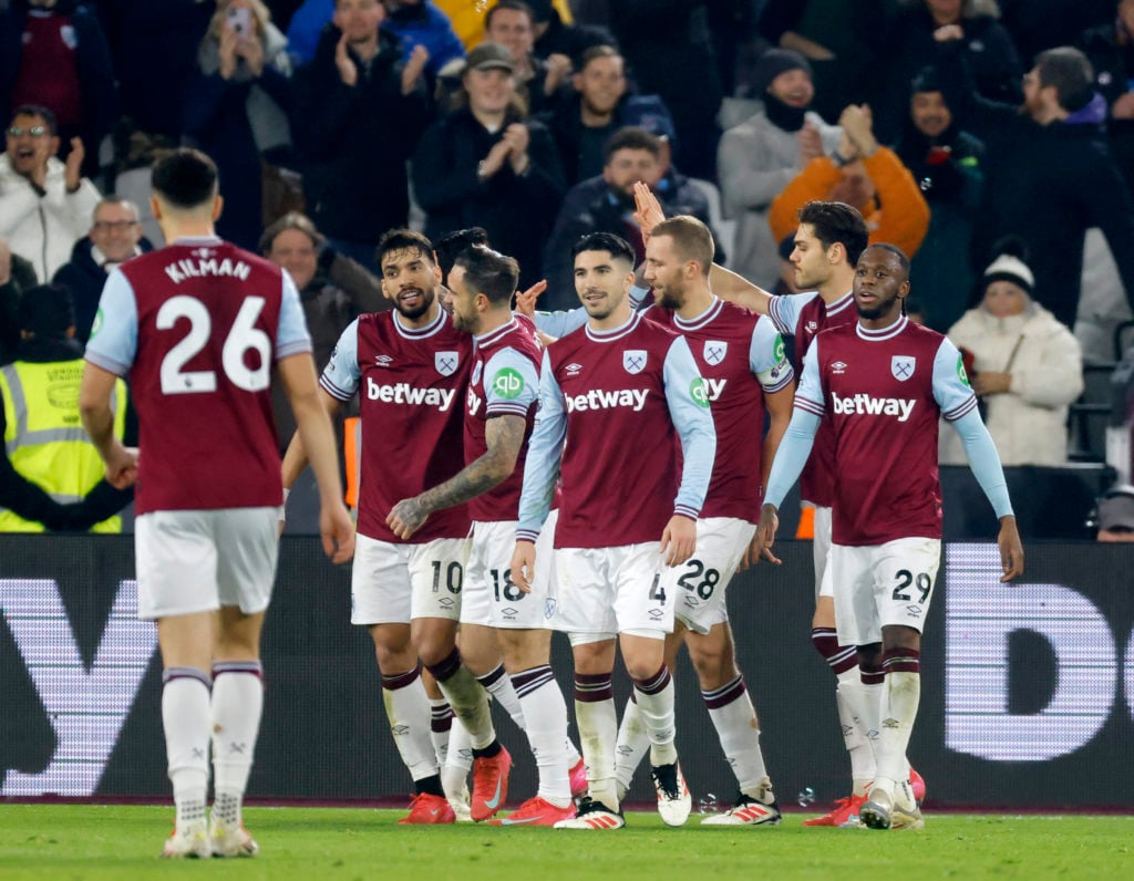 Lucas Paqueta of West Ham United celebrates with teammates Danny Ings, Kurt Zouma, Tomas Soucek, Vladimir Coufal and Aaron Wan-Bissaka after scorin...