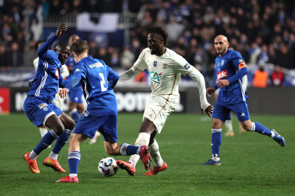 Nice's Ivorian forward #09 Evann Guessand (C) and Bastia's French defender #02 Tom Meynardier (2L) fight for the ball during the French Cup (Coupe ...