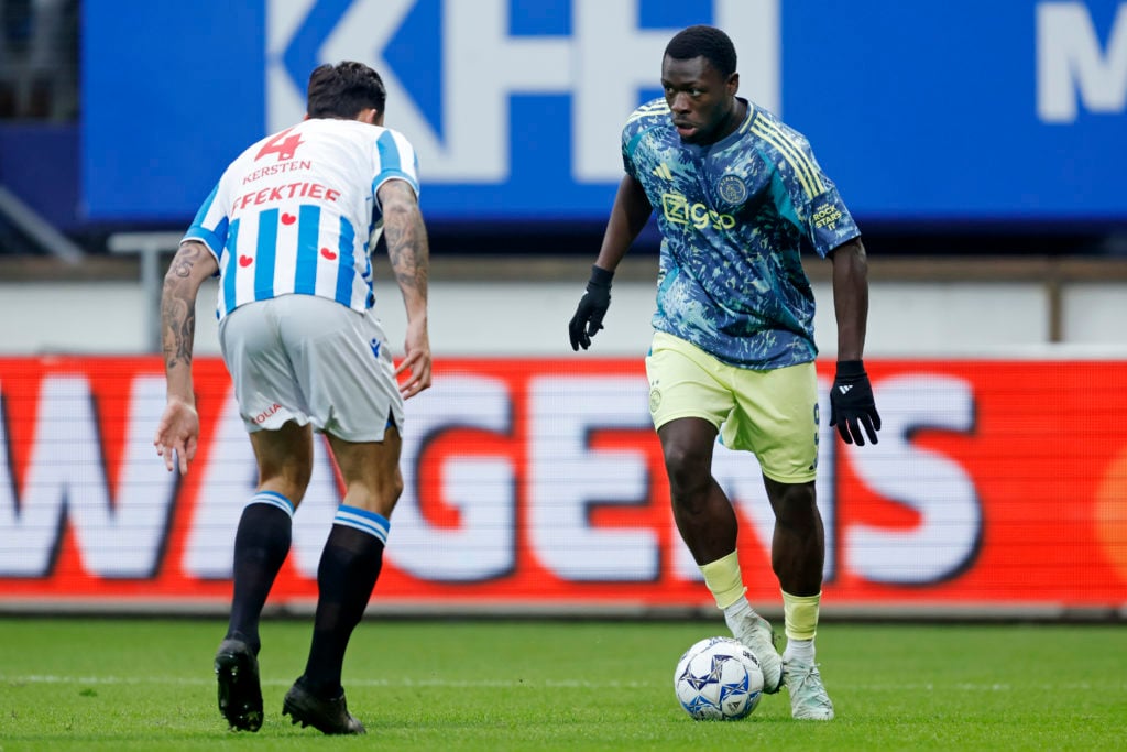 (L-R) Sam Kersten of SC Heerenveen, Brian Brobbey of Ajax  during the Dutch Eredivisie  match between SC Heerenveen v Ajax at the Abe Lenstra Stadi...