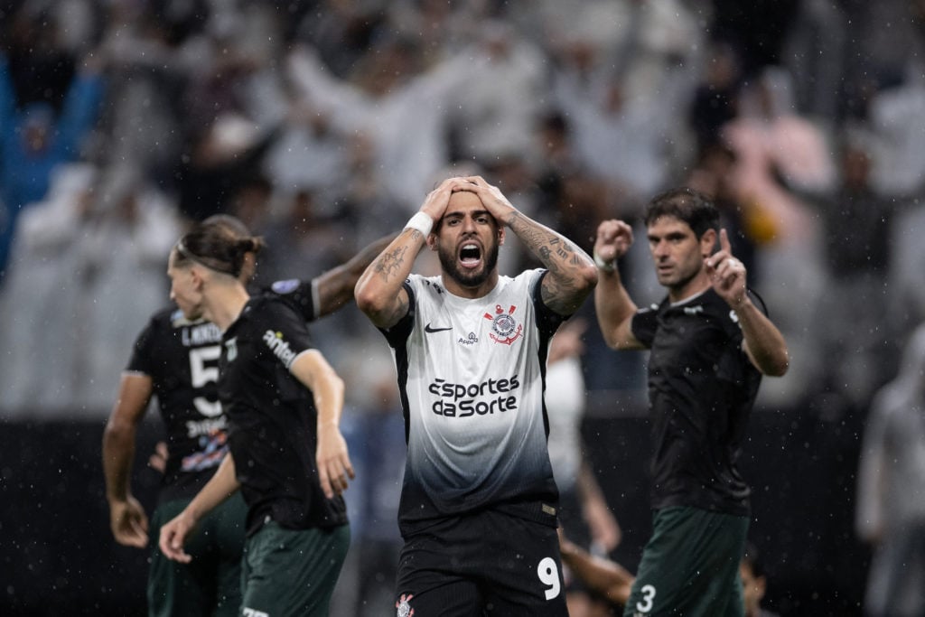 Corinthians v Racing de Montevideo - Copa CONMEBOL Sudamericana