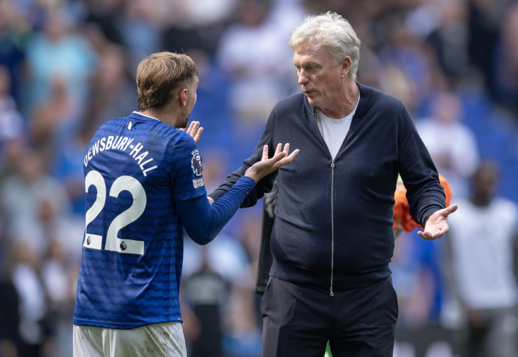 David Moyes speaks to Everton midfielder Kiernan Dewsbury-Hall