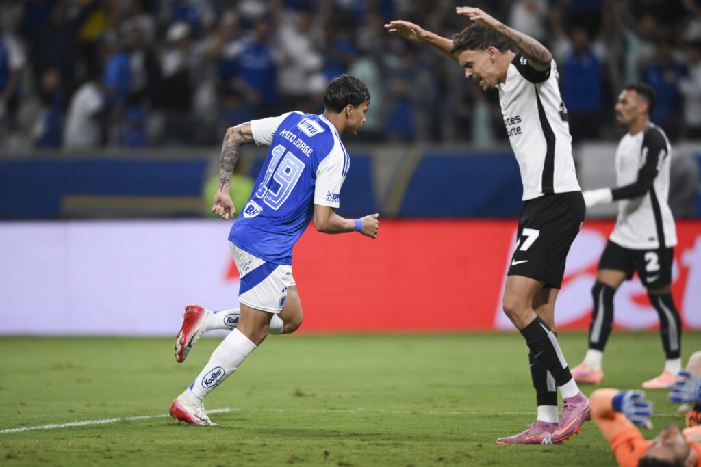 Kaio Jorge celebrates during Cruzeiro v Corinthians - Brasileirao 2025