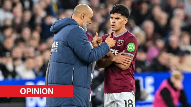Image showing Nuno Espirito Santo talking to Mateus Fernandes at West Ham United