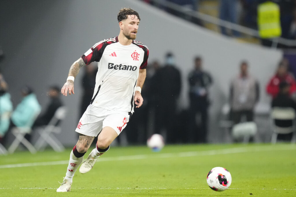 Leo Pereira playing for Flamengo against PSG in the FIFA Intercontinental Cup 2025 Final.