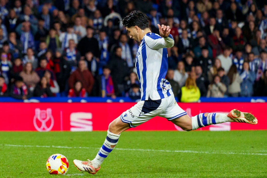 Carlos Soler during Real Sociedad v Osasuna - Copa del Rey