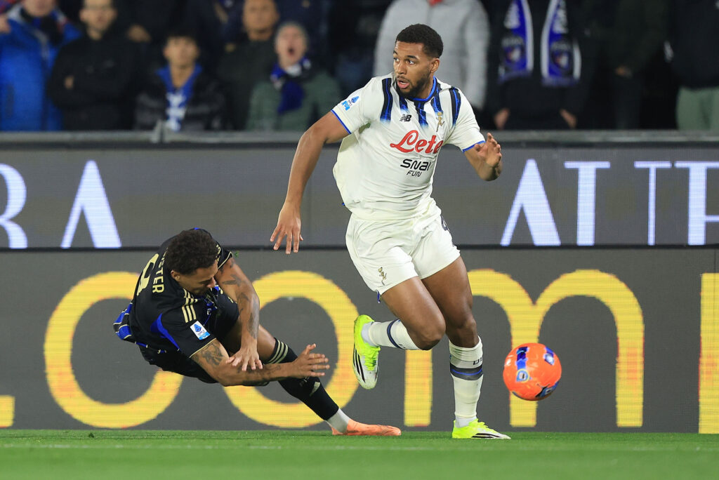 Isak Hien in action for Atalanta against Pisa in Serie A