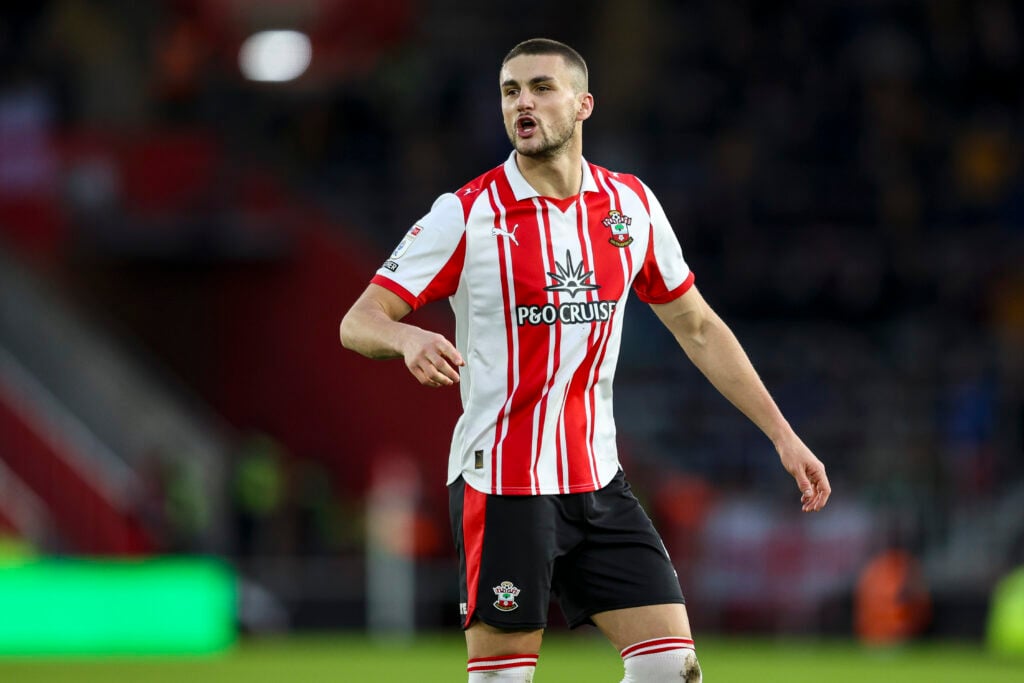 Taylor Harwood-Bellis playing for Southampton against Hull City.