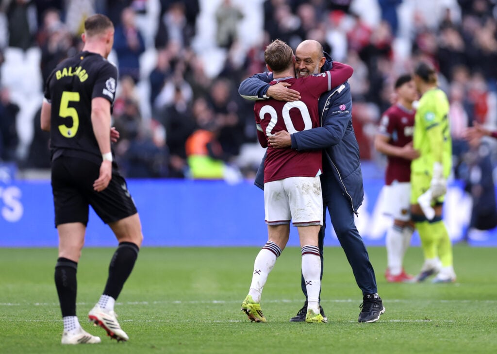 Nuno Espirito Santo and Jarrod Bowen celebrate after West Ham United beat Sunderland.