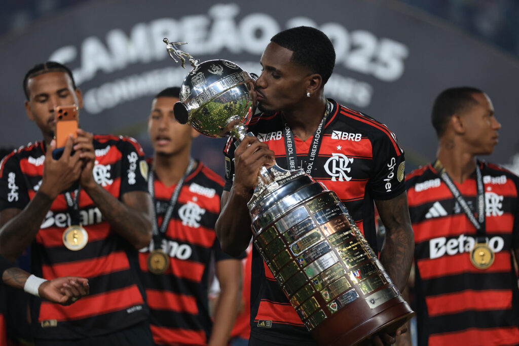 Evertton Araujo celebrates after Palmeiras v Flamengo - Copa CONMEBOL Libertadores 2025 Final