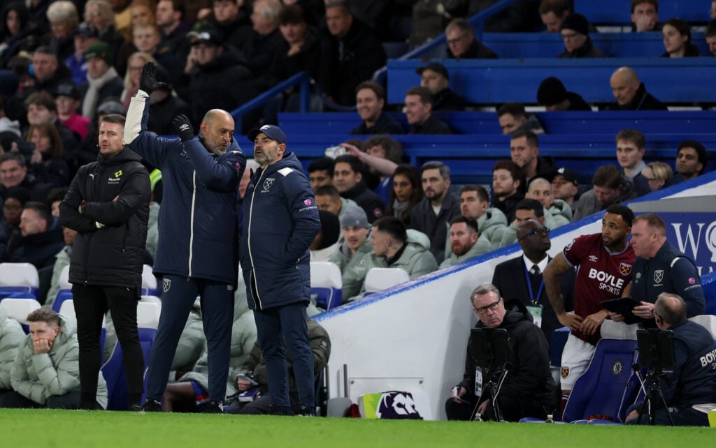 Paco Jemez speaks to Nuno Espirito Santo during West Ham's game with Chelsea.