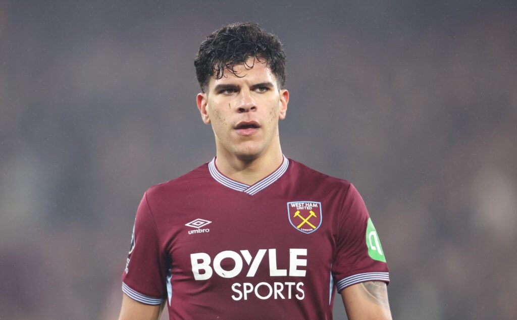 Mateus Fernandes playing for West Ham against Manchester United.
