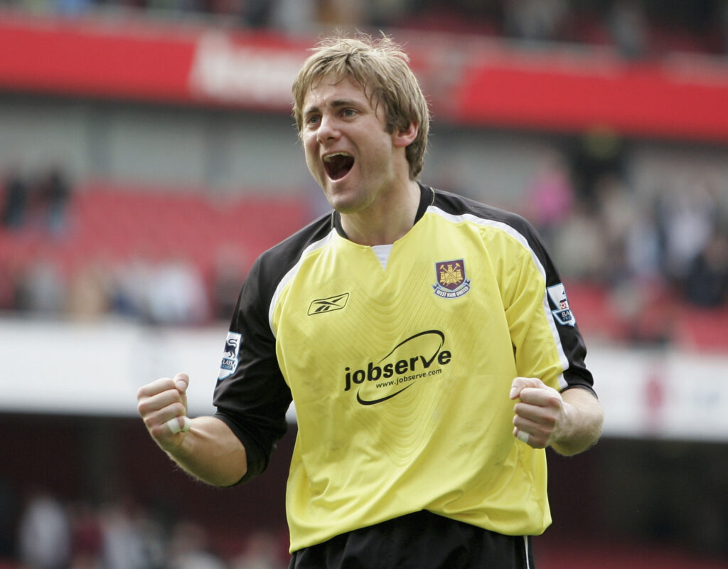 Robert Green applauds the fans after Arsenal v West Ham United