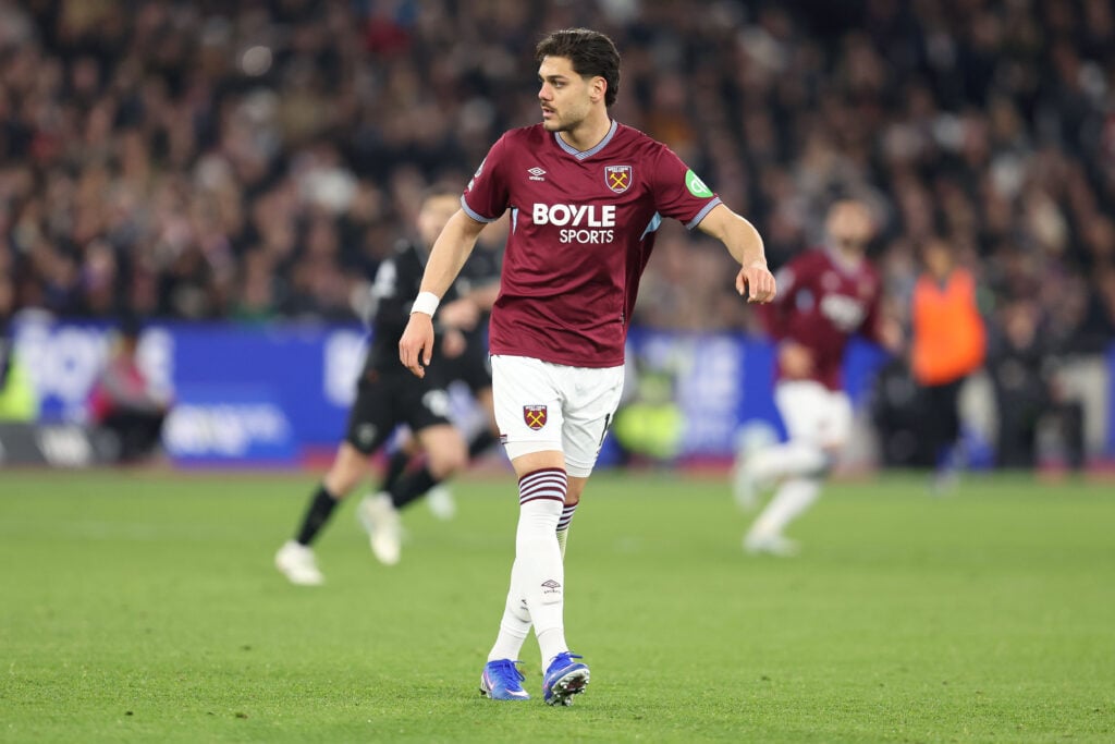 Konstantinos Mavropanos playing for West Ham against Manchester City.