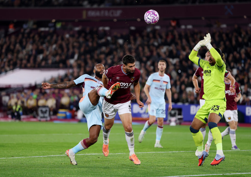 Igor Thiago shoots whilst under pressure from Max Kilman - West Ham United v Brentford - Premier League